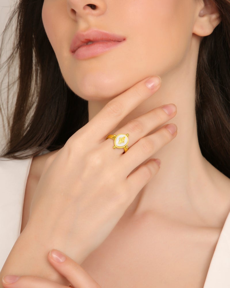 TAAHIRA Vintage Pearl Geometric Ring - Image 4